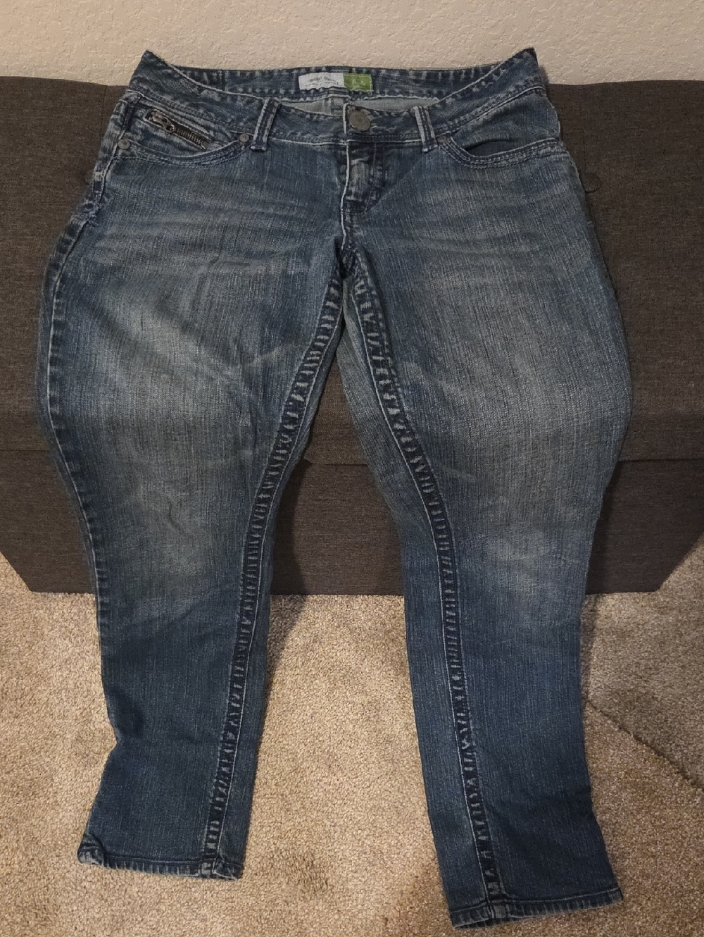 Aeropostale Women "Bayla" skinny jeans